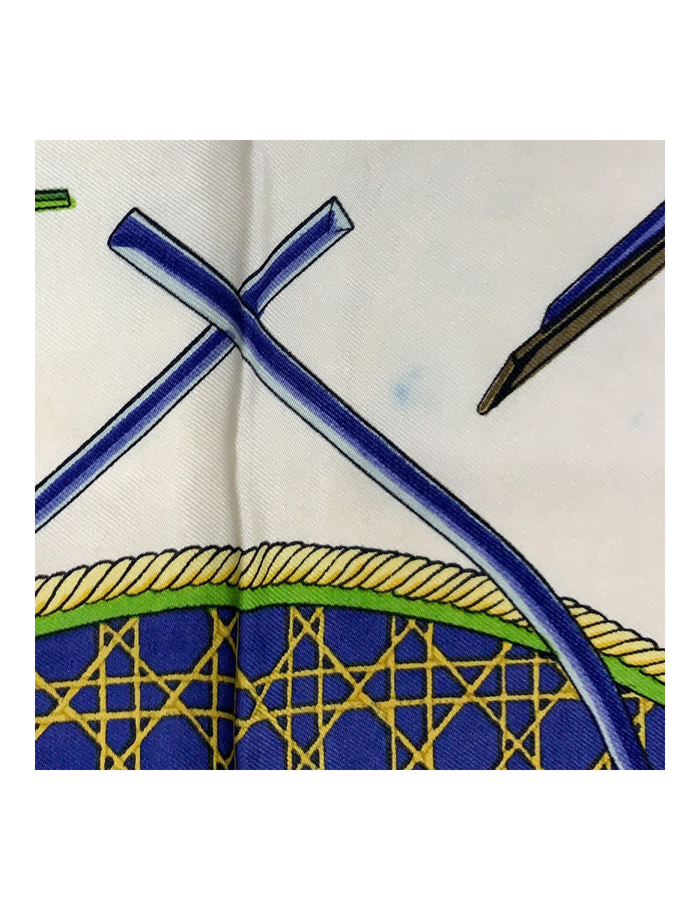 Carré HERMES "Voitures à transformation" soie 100 %