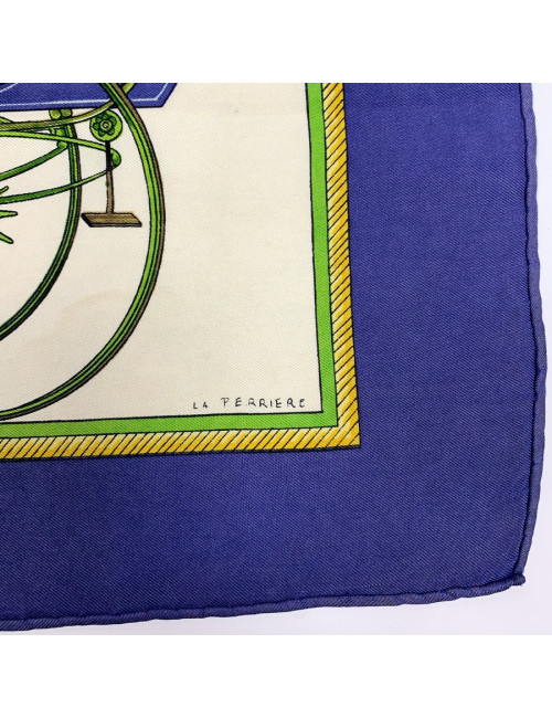 Carré HERMES "Voitures à transformation" soie 100 %