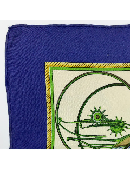 Carré HERMES "Voitures à transformation" soie 100 %