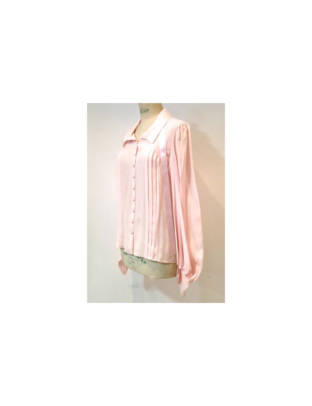Chemise CHANEL en soie plissée rose barbie