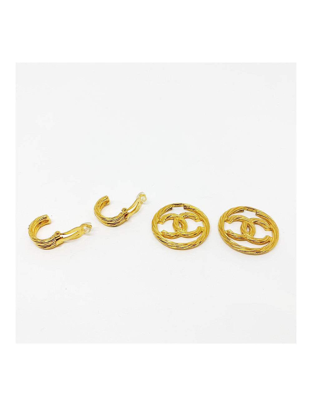 Clips CHANEL Vintage CC dans un cercle