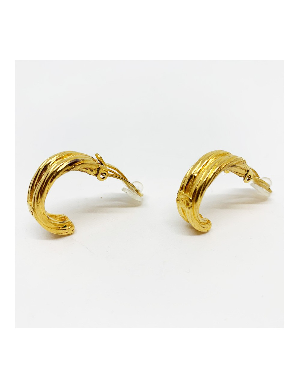 Clips CHANEL Vintage CC dans un cercle