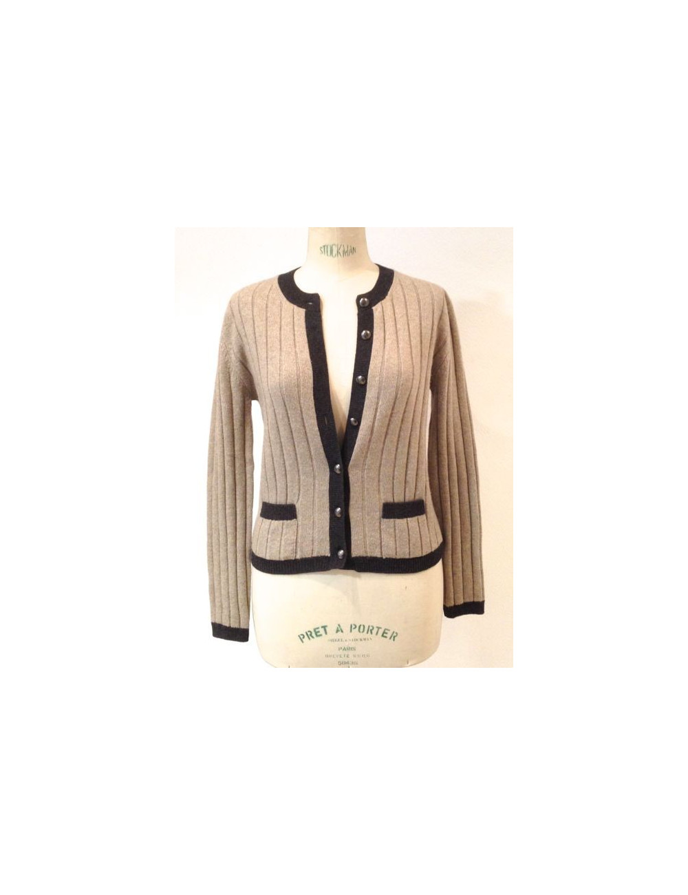 Gilet CHANEL en maille côtelée marron 