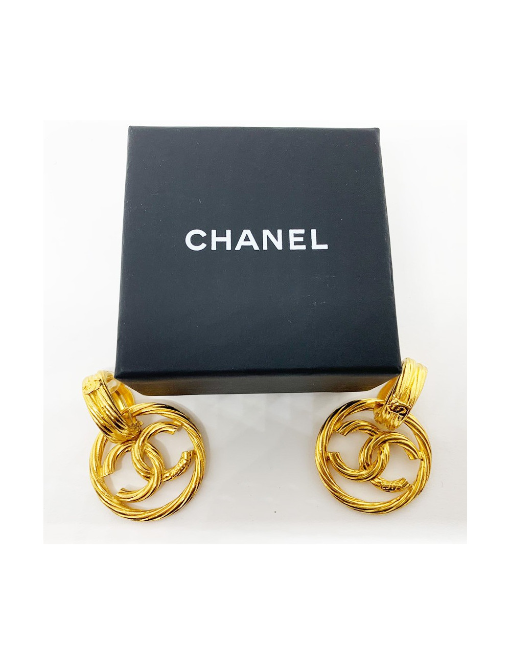 Clips CHANEL Vintage CC dans un cercle