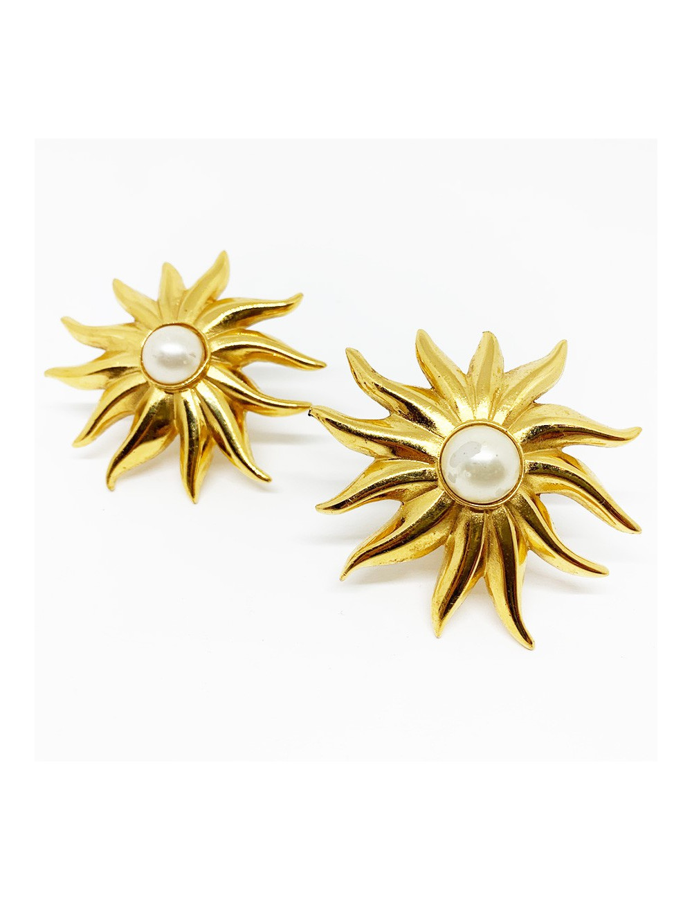 Clips d'oreille CHANEL soleil et perles nacrées