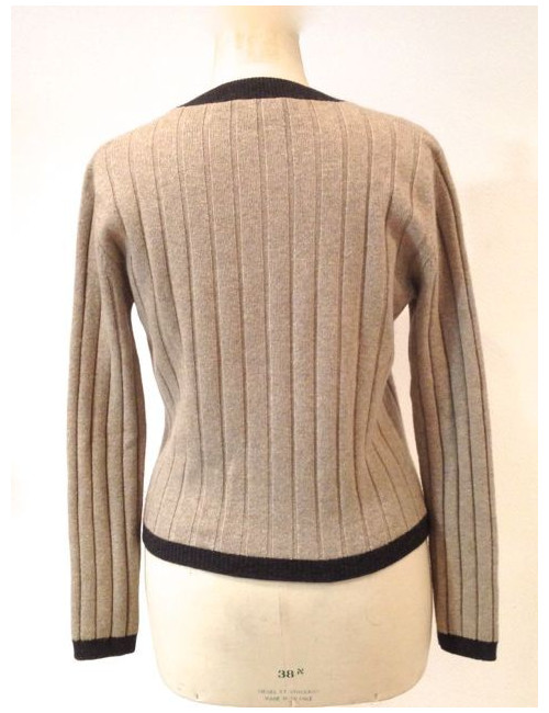 Gilet CHANEL en maille côtelée marron 