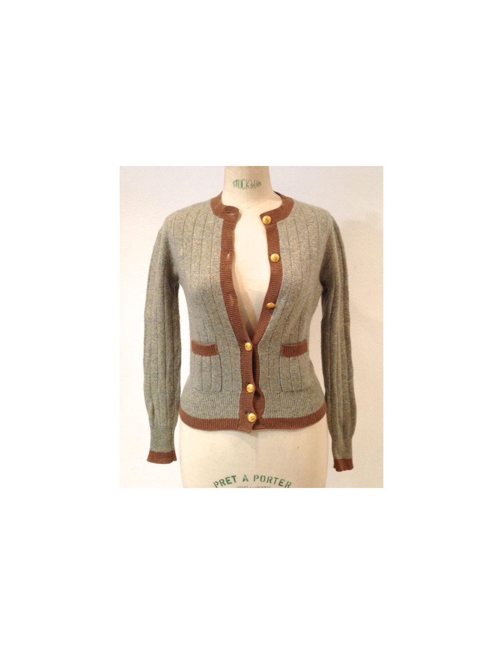 Gilet CHANEL en maille bleu ciel et marron