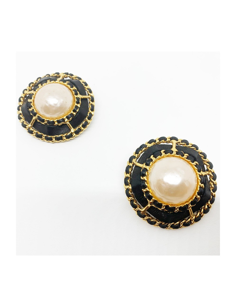 CHANEL Vintage Round Clip-on Earrings