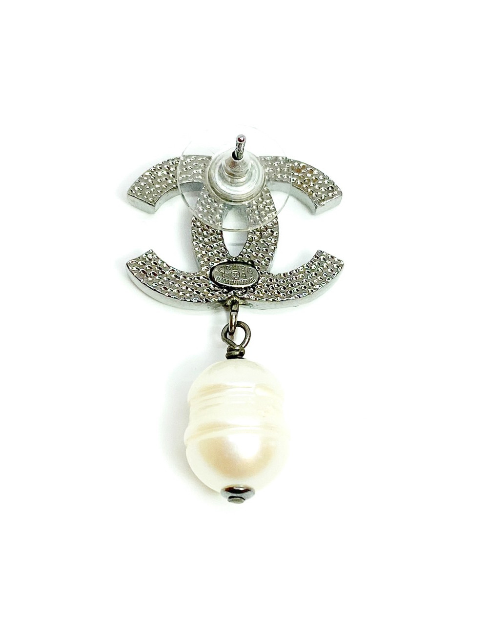 Boucles d'oreille CHANEL perles d'eau douce pendantes