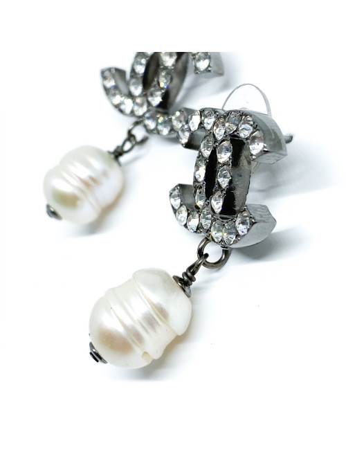 Boucles d'oreille CHANEL perles d'eau douce pendantes