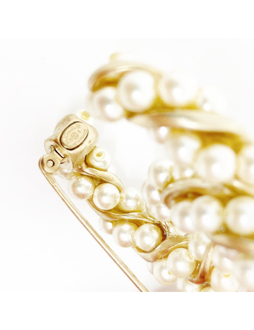 Broche CHANEL torsadée dorée et perles