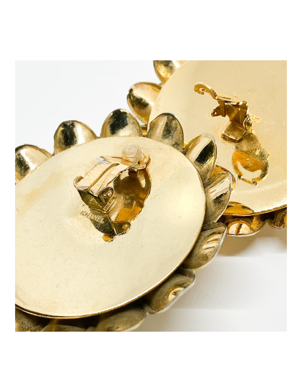 Collector! CHANEL vintage flower clips - Certified Authentic