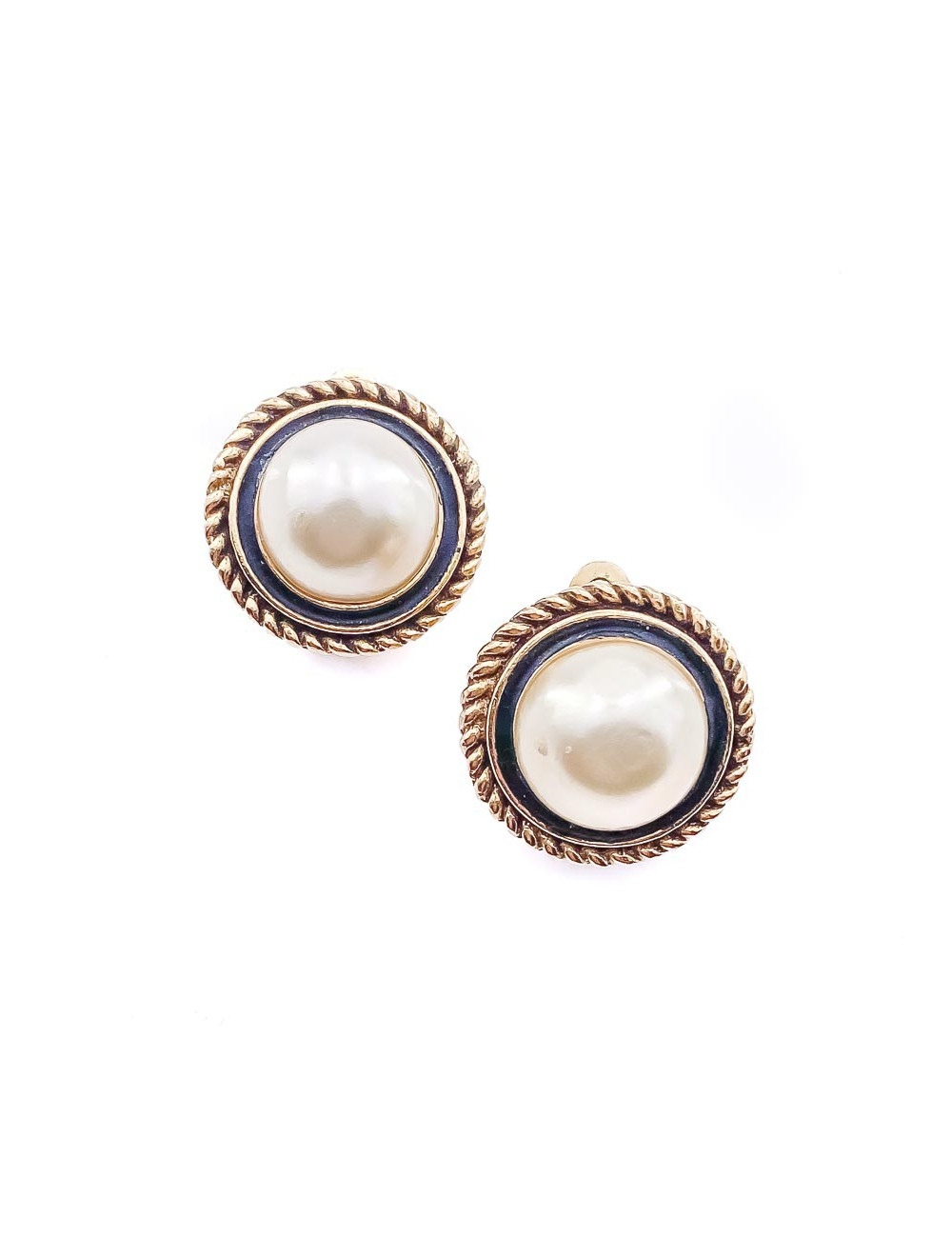 Boucles d'oreille CHANEL nacrées