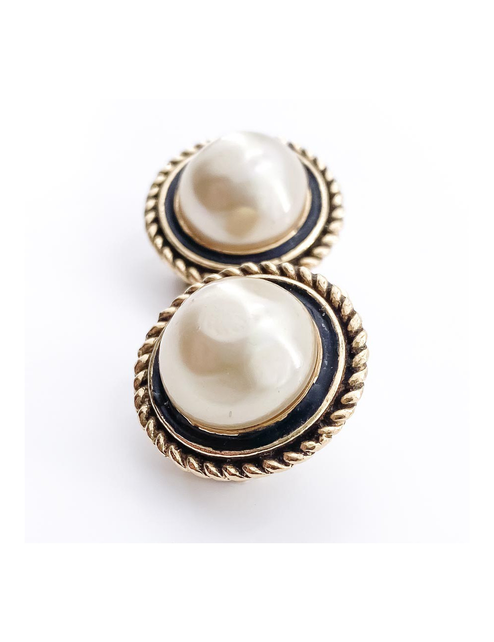 Boucles d'oreille CHANEL nacrées