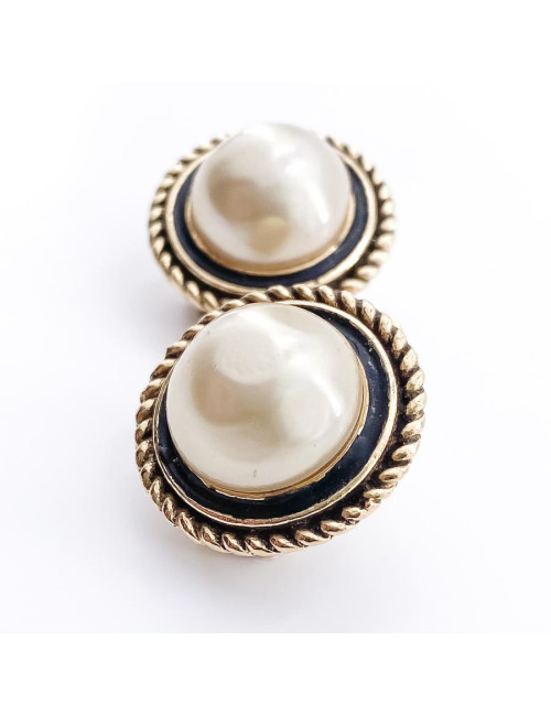 Boucles d'oreille CHANEL nacrées