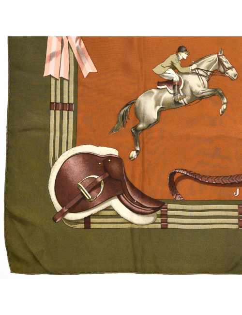 Carré HERMES "Jumping" en soie kaki et marron