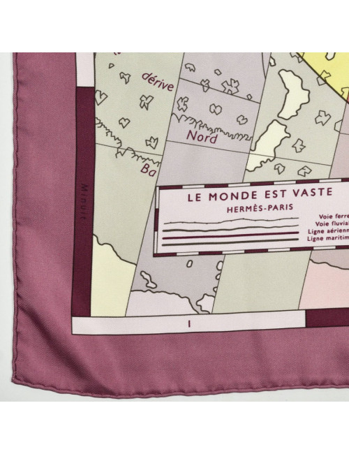 HERMES Scarf "Le monde est vaste" - Certified Occasion to shop here