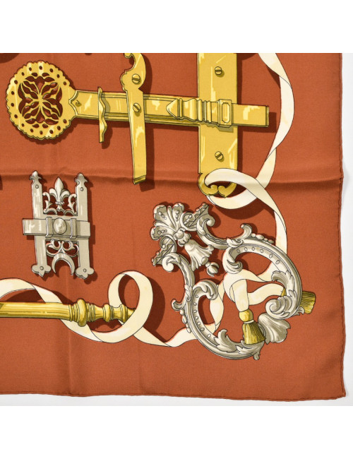 Carré Hermès "Ferronnerie" marron et or