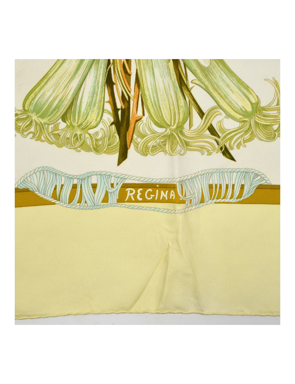 Carré HERMES Regina 100% soie