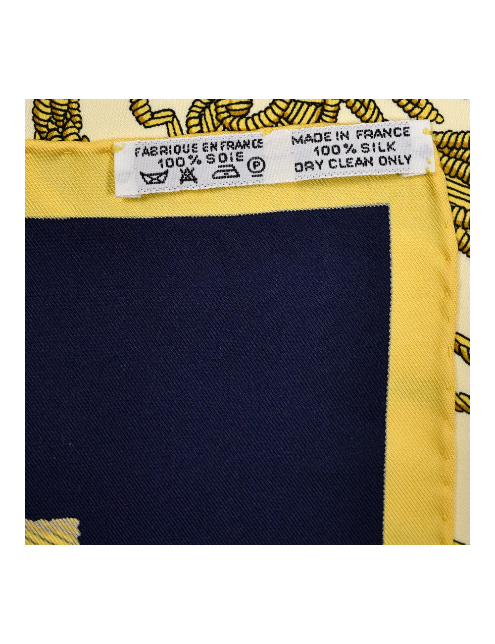 HERMES Carré soie "Les armes de Paris"