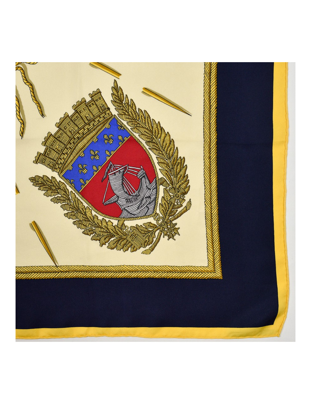 HERMES Carré soie "Les armes de Paris"