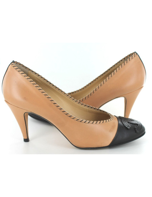 Escarpins CHANEL en cuir camel et noir T 38,5