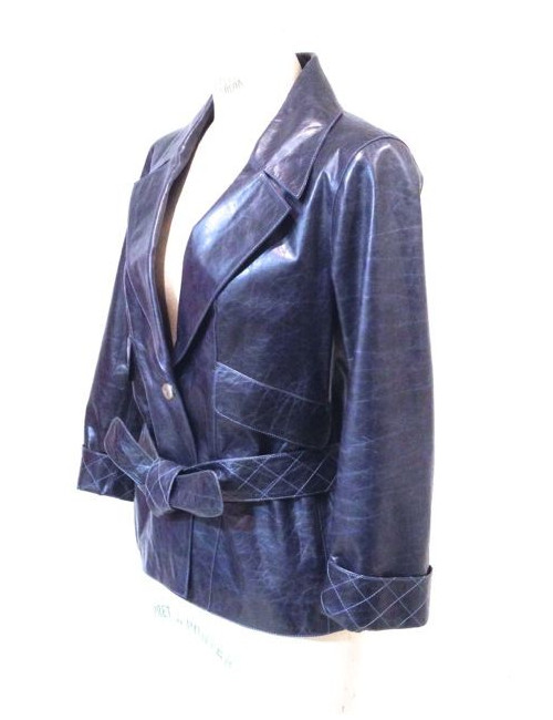 Veste CHANEL en cuir de veau bleu délavé avec ceinture
