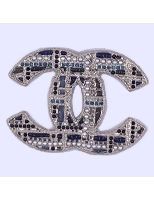 Grosse broche CHANEL CC argent, perles et pâte de verre
