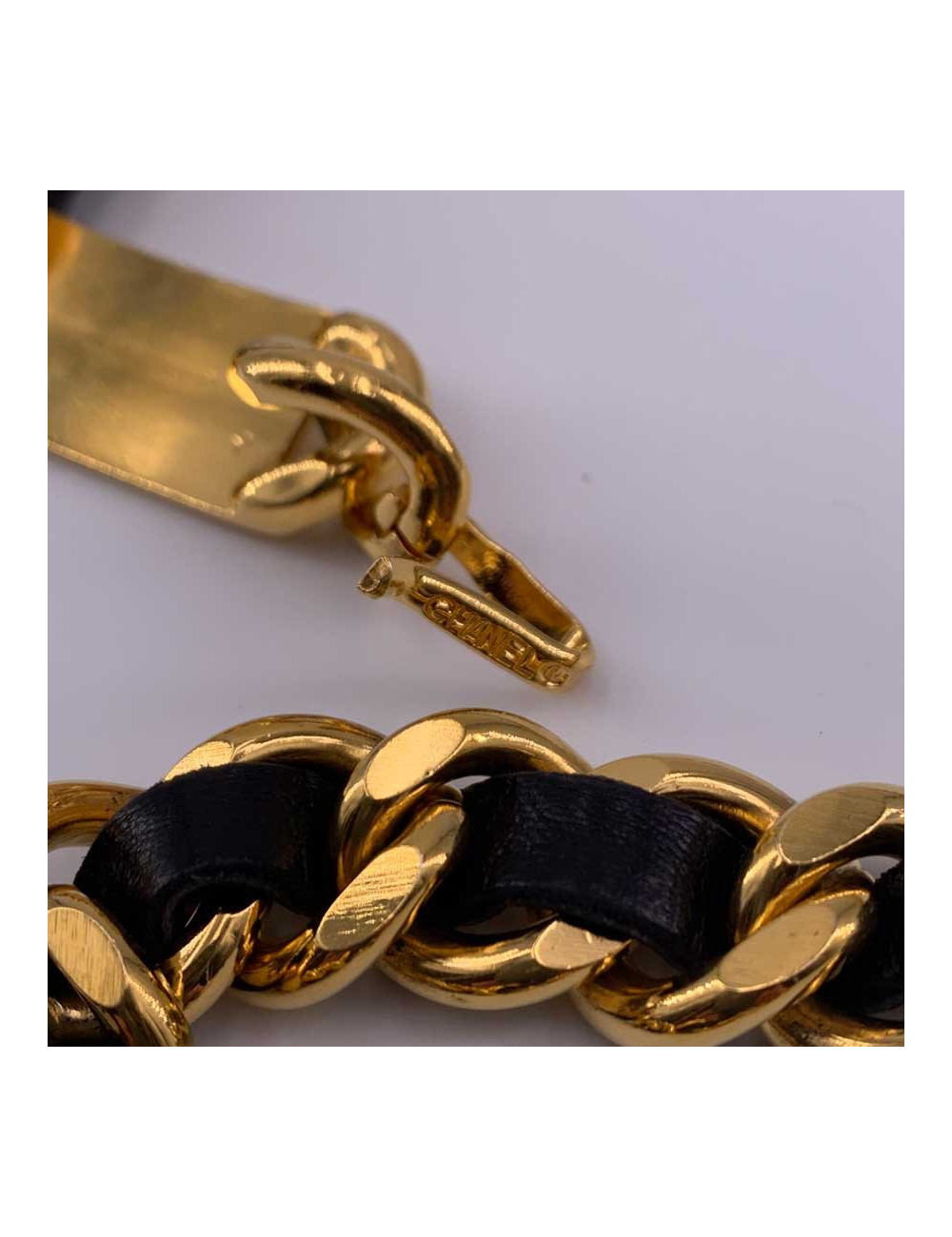 Ceinture CHANEL emblématique cuir et métal vintage