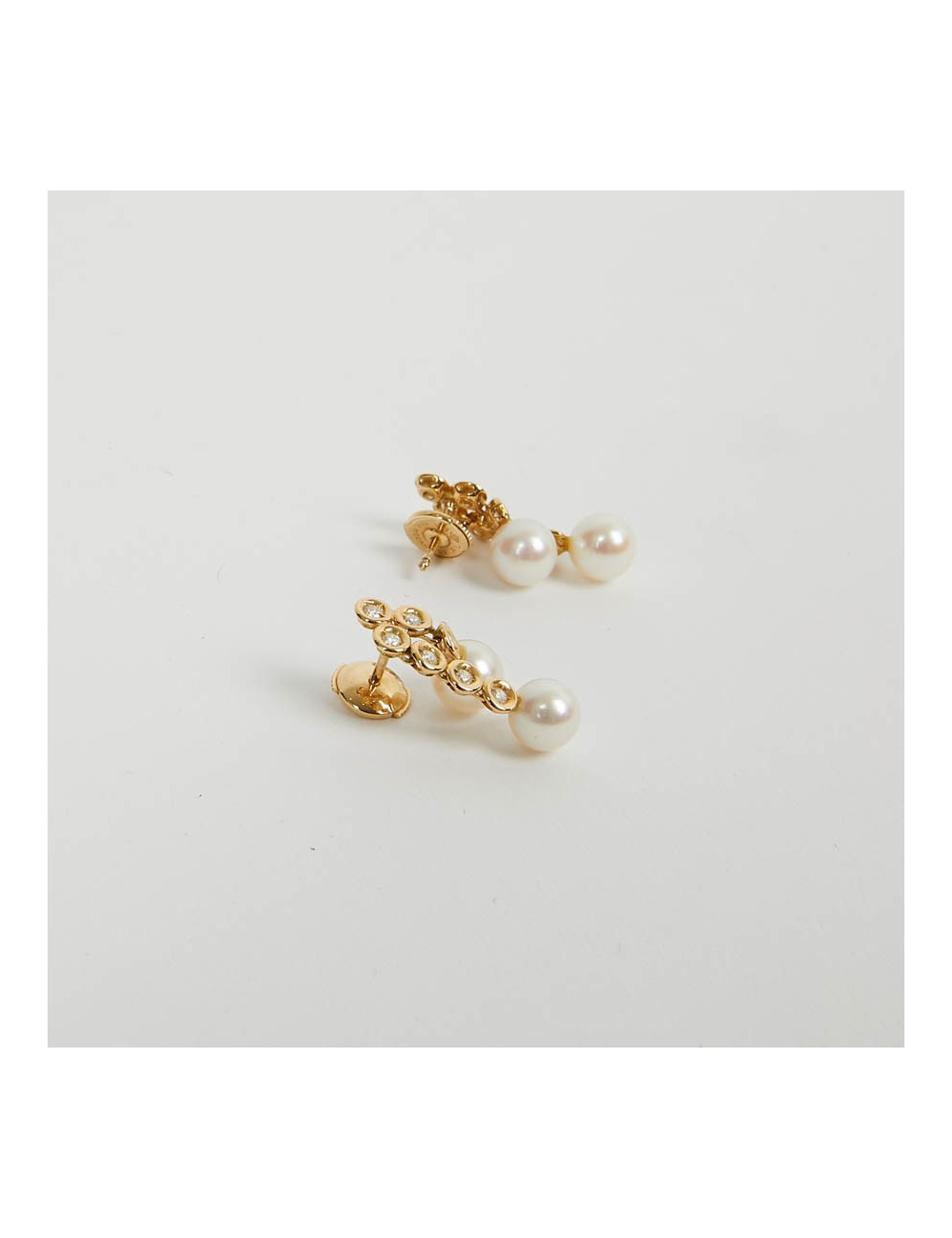 Boucles d'oreille POIRAY or perles et brillants